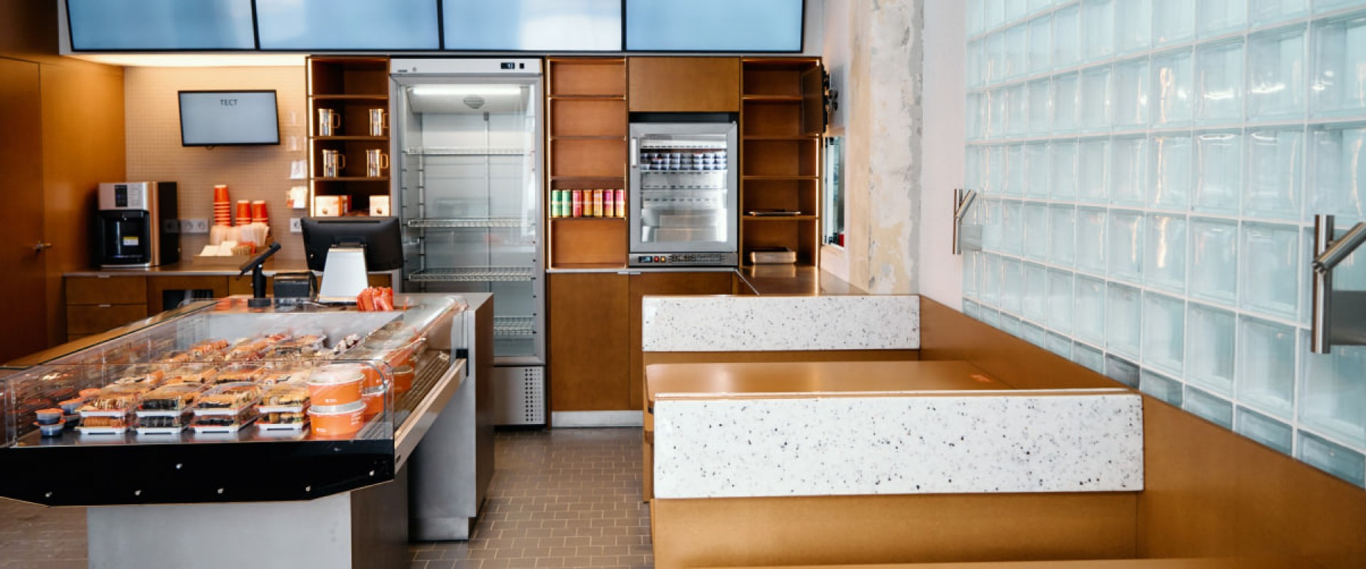 Много лосося открыли первый полноформатный ресторан в Москве. Перевод вывесок на русский язык может обойтись бизнесу в сотни миллионов рублей. Новости за 27 февраля Много лосося открыли первый полноформатный ресторан в Москве. Перевод вывесок на русский язык может обойтись бизнесу в сотни миллионов рублей. Новости за 27 февраля