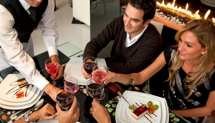 Всегда ли гость прав? Современный взгляд на стандарты сервиса ресторана Всегда ли гость прав? Современный взгляд на стандарты сервиса ресторана