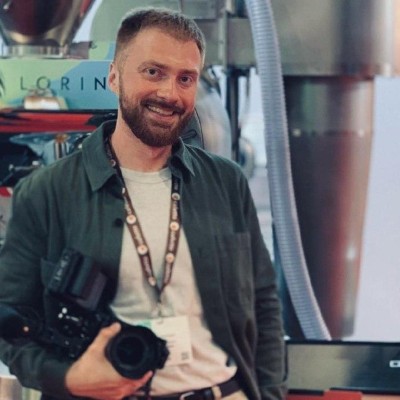 Денис Игнатенко, владелец обжарочного производства «Рыжий, Море и Лоботрясы»: «Мне всегда хотелось, чтобы у людей был какой-то культурный диссонанс» Денис Игнатенко, владелец обжарочного производства «Рыжий, Море и Лоботрясы»: «Мне всегда хотелось, чтобы у людей был какой-то культурный диссонанс»