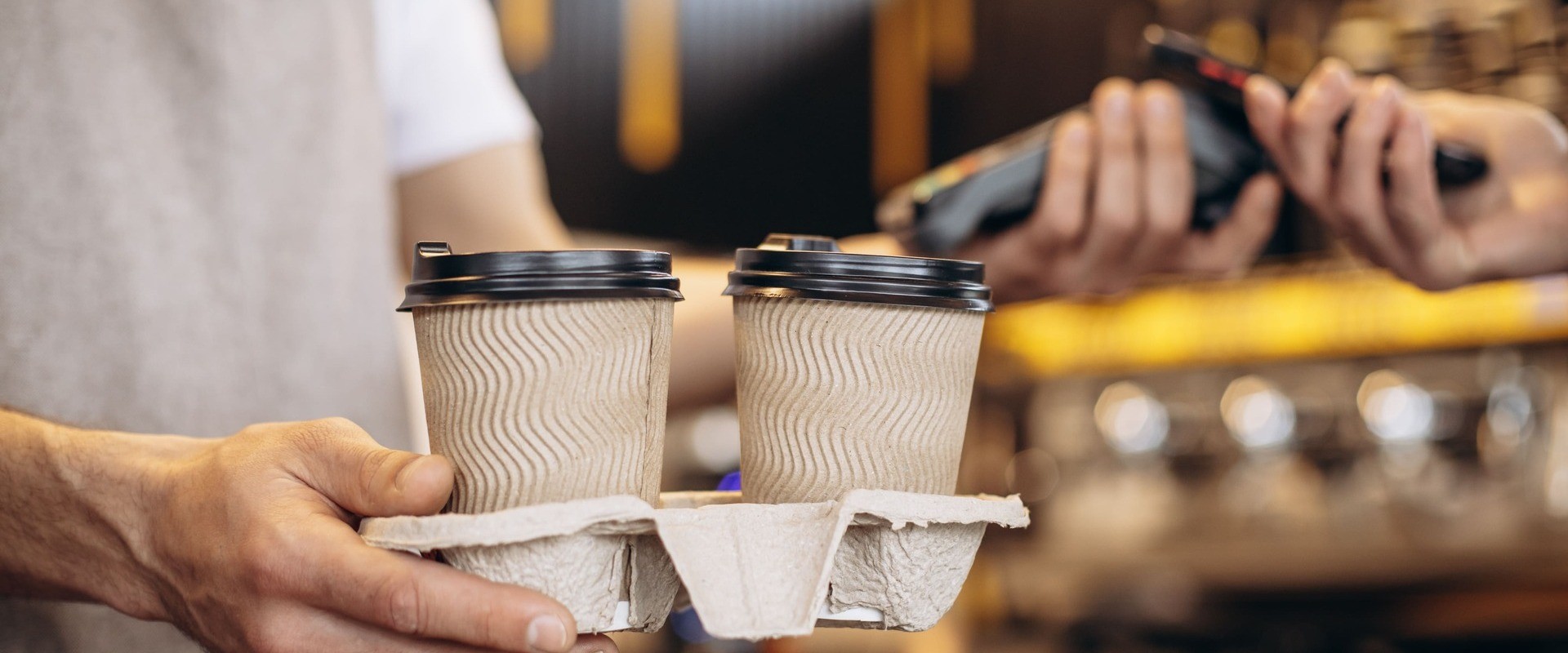 Продажи кофе навынос упали на 4%. Сеть One Price Coffee проводит ребрендинг. Новости за 14 сентября
