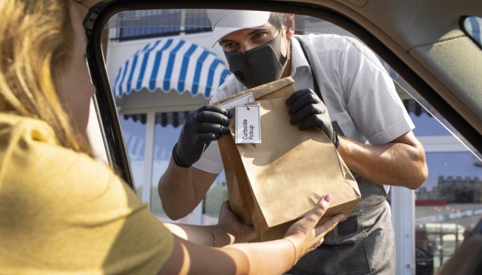 Доставка, дарккитчен и фудкорты: как не нарваться на штраф Роспотребнадзора