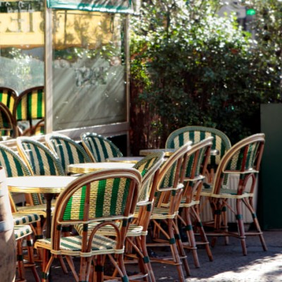 В России могут ввести обязательную маркировку ИИ-видео. Россияне стали искать кафе и рестораны рядом с домом на 18% чаще. Новости за 4 декабря