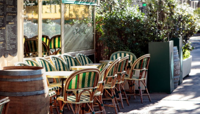 В России могут ввести обязательную маркировку ИИ-видео. Россияне стали искать кафе и рестораны рядом с домом на 18% чаще. Новости за 4 декабря