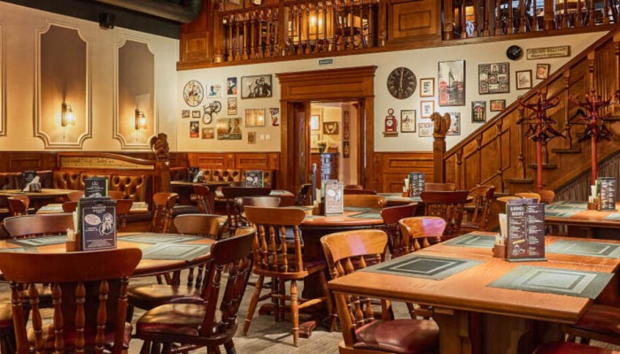 Сергей Чадин, сеть франшизных ресторанов «Британника»: «Лучше быть крутым водителем трамвая, чем плохим официантом» Сергей Чадин, сеть франшизных ресторанов «Британника»: «Лучше быть крутым водителем трамвая, чем плохим официантом»