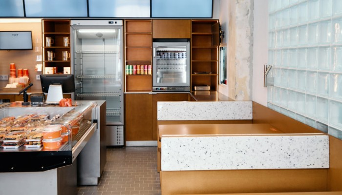 Много лосося открыли первый полноформатный ресторан в Москве. Перевод вывесок на русский язык может обойтись бизнесу в сотни миллионов рублей. Новости за 27 февраля Много лосося открыли первый полноформатный ресторан в Москве. Перевод вывесок на русский язык может обойтись бизнесу в сотни миллионов рублей. Новости за 27 февраля