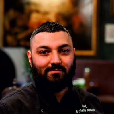 Михаил Аракелов: «Гостеприимство и эмоции — это всё, что сейчас нужно гостю»