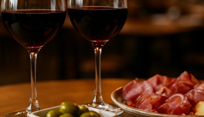 Роскачество опубликовало «Винный гид России». В 2025 году вырос средний чек безналичных чаевых. Новости за 21 ноября Роскачество опубликовало «Винный гид России». В 2025 году вырос средний чек безналичных чаевых. Новости за 21 ноября