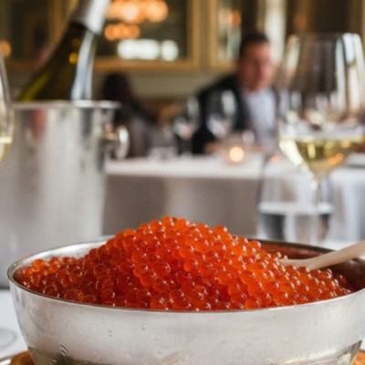 Производство красной икры в России выросло на 23%. Бренд «Вкусно — и точка» представил свой первый слоган. Новости за 25 декабря