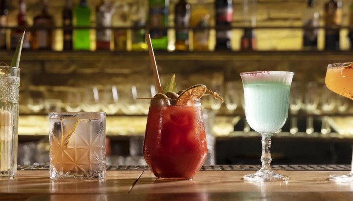 В Петербурге могут запретить продавать алкоголь в заведениях общепита со входом со двора. Новости за 30 декабря