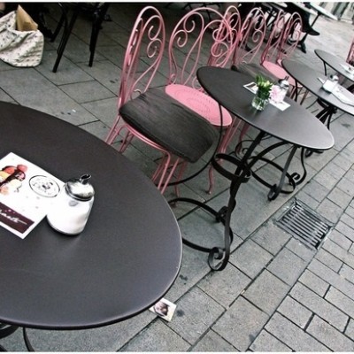 Флаеры, постеры, буклеты, тейбл-тенты. Как выглядит хорошая полиграфия для ресторанов и кафе?